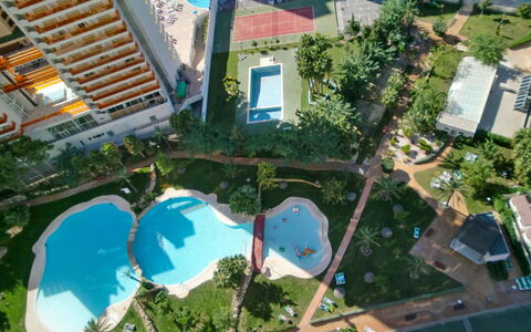 Gemelos: Giorno, Proprietà, Costruzione, Pianta, Natura, Urban Design, Vegetazione, Condominio, Biome, Piscina