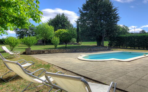 Gite Curel: Nube, Cielo, Pianta, Acqua, Shade, Albero, Piscina, Mobili Da Esterno, Erba, Tempo Libero