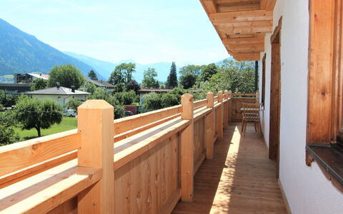 Stiplerhof: Cielo, Proprietà, Albero, Legna, Recinzione, Architettura, Pavimentazione, Color Legno, Pavimento, Pianta