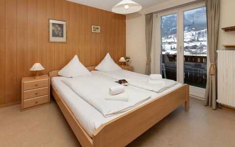 Chalet Beausite: Legna, Mobilia, Interior Design, Camera Da Letto, Letto, Soffitto, Lenzuolo, Camera, Telaio Del Letto, Bedding