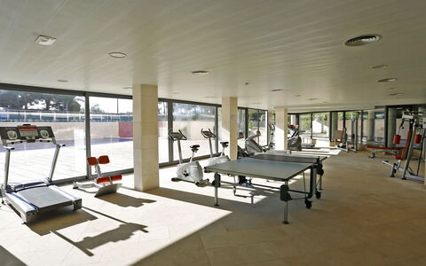 Cambrils 600: Costruzione, Sala, Pavimentazione, Pavimento, Legna, Tavolo, Sala Di Ricreazione, Tempo Libero, Soffitto, Macchina