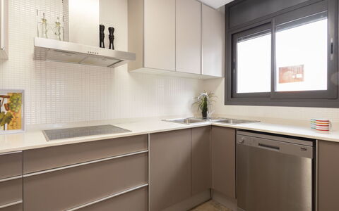 Cambrils 600: Cabinetry, Controsoffitto, Lavandino Della Cucina, Proprietà, Finestra, Lavello, Cucina, Rubinetto, Legna, Interior Design