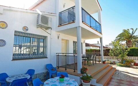 Solimar Cambrils: Cielo, Costruzione, Proprietà, Blu, Azzurro, Pianta, Interior Design, Sedia, Finestra, Architettura