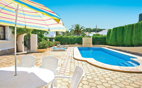 Rocinante: Acqua, Cielo, Proprietà, Pianta, Verde, Azzurro, Shade, Piscina, Costruzione, Architettura