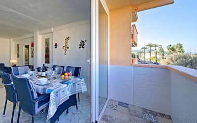 Jávea 417: Mobilia, Tavolo, Sedia, Costruzione, Shade, Interior Design, Pavimento, Decorazione, Pavimentazione, Cucina & Sala Da Pranzo Tavolo