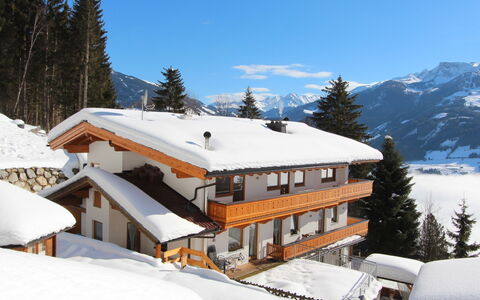 Zell am Ziller 180: Cielo, Neve, Costruzione, Montagna, Proprietà, Finestra, Albero, Pendenza, Casa, Congelamento