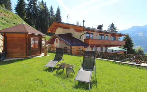 Zell am Ziller 180: Villetta, Hill Station, Larice, Valle, Paesino Di Montagna, Sempreverde, Eco Hotel, Balcone