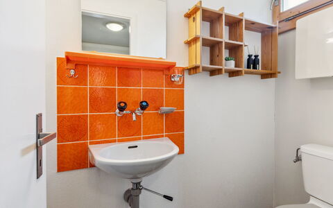 Bärnermutz: Rubinetto, Proprietà, Lavandino Del Bagno, Lavello, Idraulico Fixture, Bagno, Casa, Pavimento, Parete, Legna