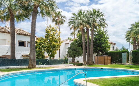 Villas de Madrid: Acqua, Nube, Cielo, Pianta, Verde, Piscina, Azzurro, Albero, Blu, Shade