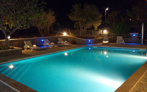 Villa Luka: Acqua, Proprietà, Costruzione, Pianta, Luce, Piscina, Azzurro, Natura, Verde, Illuminazione