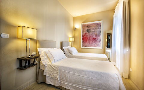 Villa Piazza Della Fortezza: Camera Da Letto, Letto, Camera, Mobilia, Proprietà, Lenzuolo, Interior Design, Telaio Del Letto, Suite, Bedding