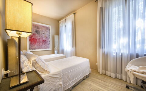 Villa Piazza Della Fortezza: Camera Da Letto, Camera, Mobilia, Proprietà, Interior Design, Letto, Lenzuolo, Costruzione, Telaio Del Letto, Tenda