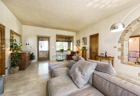 Villa Piazza Della Fortezza: Proprietà, Camera, Costruzione, Mobilia, Interior Design, Soggiorno, Immobiliare, Casa, Casa, Soffitto