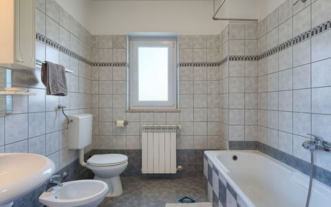 Gojak: Idraulico Fixture, Vasca Da Bagno, Proprietà, Lavello, Bagno, Costruzione, Viola, Doccia, Interior Design