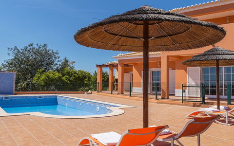 Da Horta: Cielo, Acqua, Proprietà, Pianta, Costruzione, Azzurro, Shade, Mobili Da Esterno, Albero, Architettura