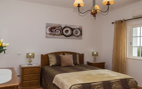 Das Amendoeiras: Mobilia, Proprietà, Finestra, Cabinetry, Cassetto, Pianta, Comfort, Legna, Costruzione, Cassettiera
