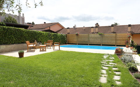 Antonietta: Erba, Proprietà, Cortile, Prato, Backyard, Erba Sintetica, Giardino, Lotto, Cortile, Casa