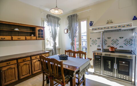 Antonietta: Camera, Proprietà, Mobilia, Costruzione, Immobiliare, Interior Design, Casa, Casa, Cucina, Cabinetry