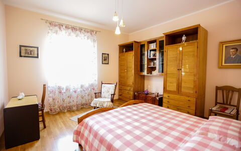 Antonietta: Camera Da Letto, Camera, Mobilia, Letto, Proprietà, Lenzuolo, Telaio Del Letto, Interior Design, Costruzione, Pavimento