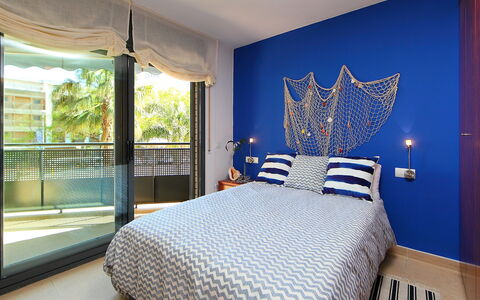 Cambrils 193: Mobilia, Proprietà, Comfort, Azzurro, Costruzione, Shade, Interior Design, Tessile, Illuminazione, Cuscino