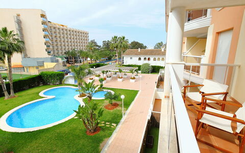 Estrella del Mar: Pianta, Giorno, Costruzione, Finestra, Cielo, Albero, Urban Design, Condominio, Erba, Tempo Libero