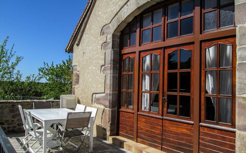 La Grange: Proprietà, Legna, Tavolo, Cielo, Shade, Sedia, Architettura, Muratura, Brick