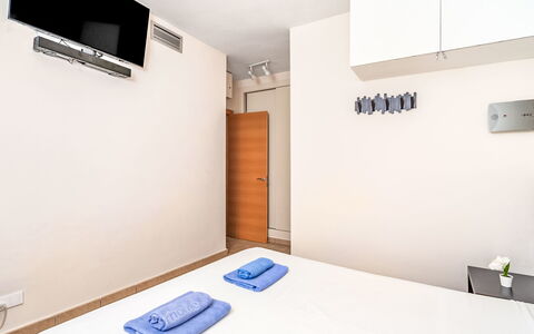 Alamar: Interior Design, Camera, Appartamento, Camera Da Letto, Letto, Bedding, Telaio Del Letto, Hotel, Latifoglie, Lenzuolo