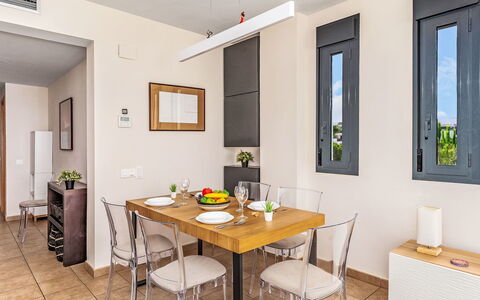 Alamar: Mobilia, Interior Design, Pavimentazione, Tavolo, Legna, Sedia, Cucina & Sala Da Pranzo Tavolo, Sala Da Pranzo, Pavimento, Camera
