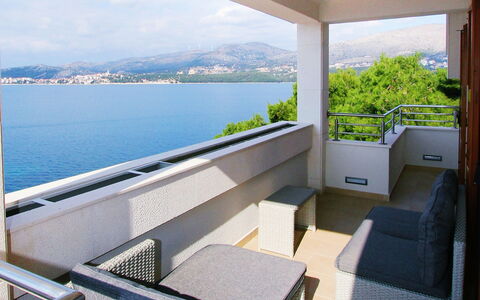 Villa Mustra: Proprietà, Balcone, Costruzione, Appartamento, Casa, Camera, Immobiliare, Architettura, Interior Design, Mobilia