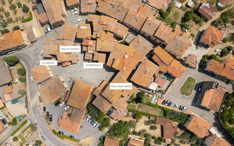 Villa Fracassini: Costruzione, Zona Residenziale, Cittadina, Quartiere, Casa, Strada, Urban Design, Tetto, Casa, Insediamento Umano