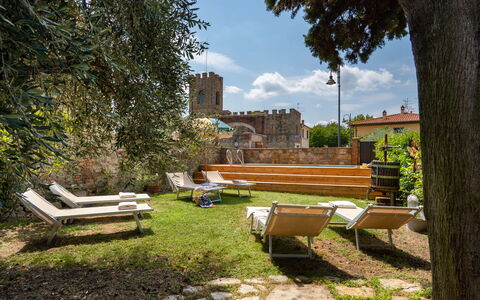 Villa Fracassini: Pianta, Cielo, Panchina, Nube, Mobilia, Paesaggio Naturale, Mobili Da Esterno, Albero, Shade, Architettura