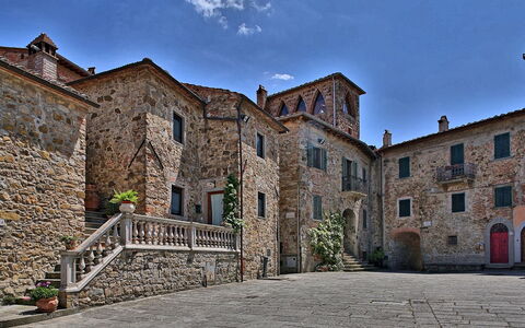 Il Pigionale: Cittadina, Proprietà, Costruzione, Cielo, Parete, Architettura, Casa, Architettura Medievale, Facciata, Villaggio