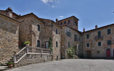 La Miccia: Proprietà, Costruzione, Cittadina, Parete, Architettura Medievale, Architettura, Cielo, Casa, Storia, Castello
