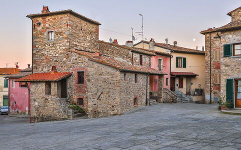 La Miccia: Cittadina, Quartiere, Proprietà, Costruzione, Strada, Cielo, Casa, Villaggio, Insediamento Umano, Strada