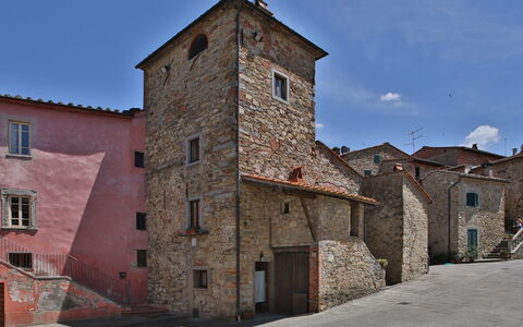 La Miccia: Architettura Medievale, Cittadina, Proprietà, Architettura, Costruzione, Parete, Cielo, Facciata, Sito Storico, Casa