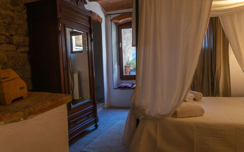 La Miccia: Interior Design, Mobilia, Legna, Camera Da Letto, Letto, Camera, Illuminazione, Pavimento, Pavimentazione, Biancheria