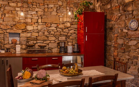 Casa Di Vignolo: Parete, Mobilia, Interior Design, Pavimentazione, Cucina, Muro ​​Di Pietra, Camera, Cabinetry, Soffitto, Controsoffitto