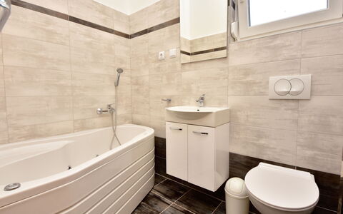 Goga: Specchio, Vasca Da Bagno, Idraulico Fixture, Lavello, Rubinetto, Proprietà, Mobiletto Del Bagno, Bianca, Lavandino Del Bagno, Bagno
