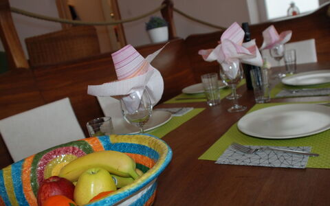 Ronco Sopra Ascona 75: Cibo, Tavola, Banana, Mobilia, Tavolo, Dishware, Ingrediente, Piatto, Bicchieri