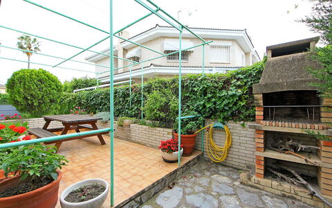 Annamaria: Pianta, Costruzione, Vaso Di Fiori, Cielo, Pianta Della Casa, Architettura, Casa, Albero, Paesaggio, Erba