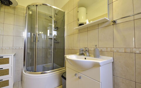 Pusa: Rubinetto, Idraulico Fixture, Specchio, Doccia Porta, Soffione Doccia, Lavello, Mobiletto Del Bagno, Bagno, Doccia