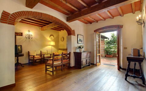 Villa Acacia: Proprietà, Camera, Costruzione, Soffitto, Pavimento, Casa, Interior Design, Immobiliare, Fascio, Estate