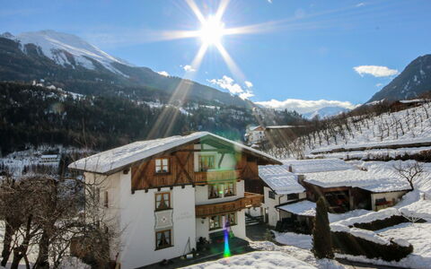 Quadratsch: Cielo, Costruzione, Montagna, Proprietà, Neve, Finestra, Nube, Pendenza, Casa, Albero