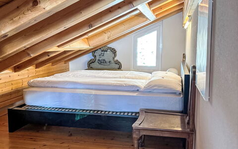 Leukerbad 480: Legna, Interior Design, Soffitto, Pavimento, Camera Da Letto, Pavimentazione, Mobilia, Attico, Camera, Letto