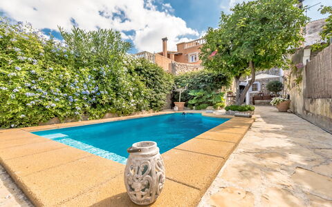 Sa Teulera: Nube, Acqua, Pianta, Cielo, Giorno, Proprietà, Costruzione, Piscina, Azzurro, Albero