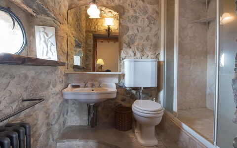 Scansano 100: Camera, Proprietà, Bagno, Interior Design, Costruzione, Pavimento, Architettura, Marmo, Idraulico Fixture, Mobilia