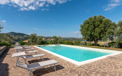 Scansano 100: Nube, Cielo, Acqua, Risorse Idriche, Pianta, Proprietà, Azzurro, Piscina, Rettangolo, Albero