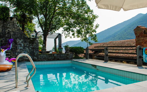 1000 e 1 Notte: Acqua, Proprietà, Piscina, Cielo, Azzurro, Blu, Pianta, Albero, Corpo D'Acqua, Tempo Libero