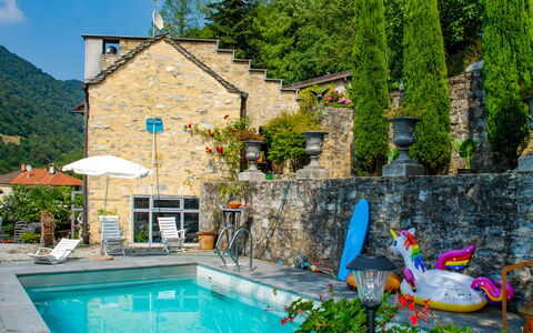 1000 e 1 Notte: Acqua, Pianta, Nube, Proprietà, Cielo, Costruzione, Azzurro, Piscina, Sedia, Architettura