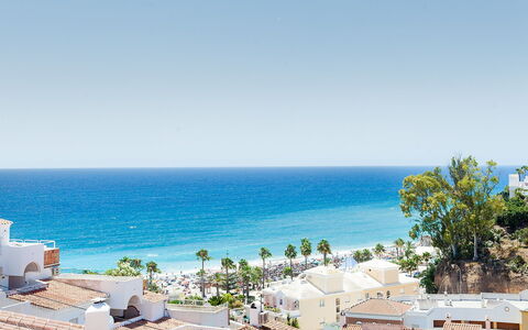 Nerja Penthouse: Acqua, Cielo, Proprietà, Costruzione, Pianta, Località Balneare, Azzurro, Arecales, Casa, Albero